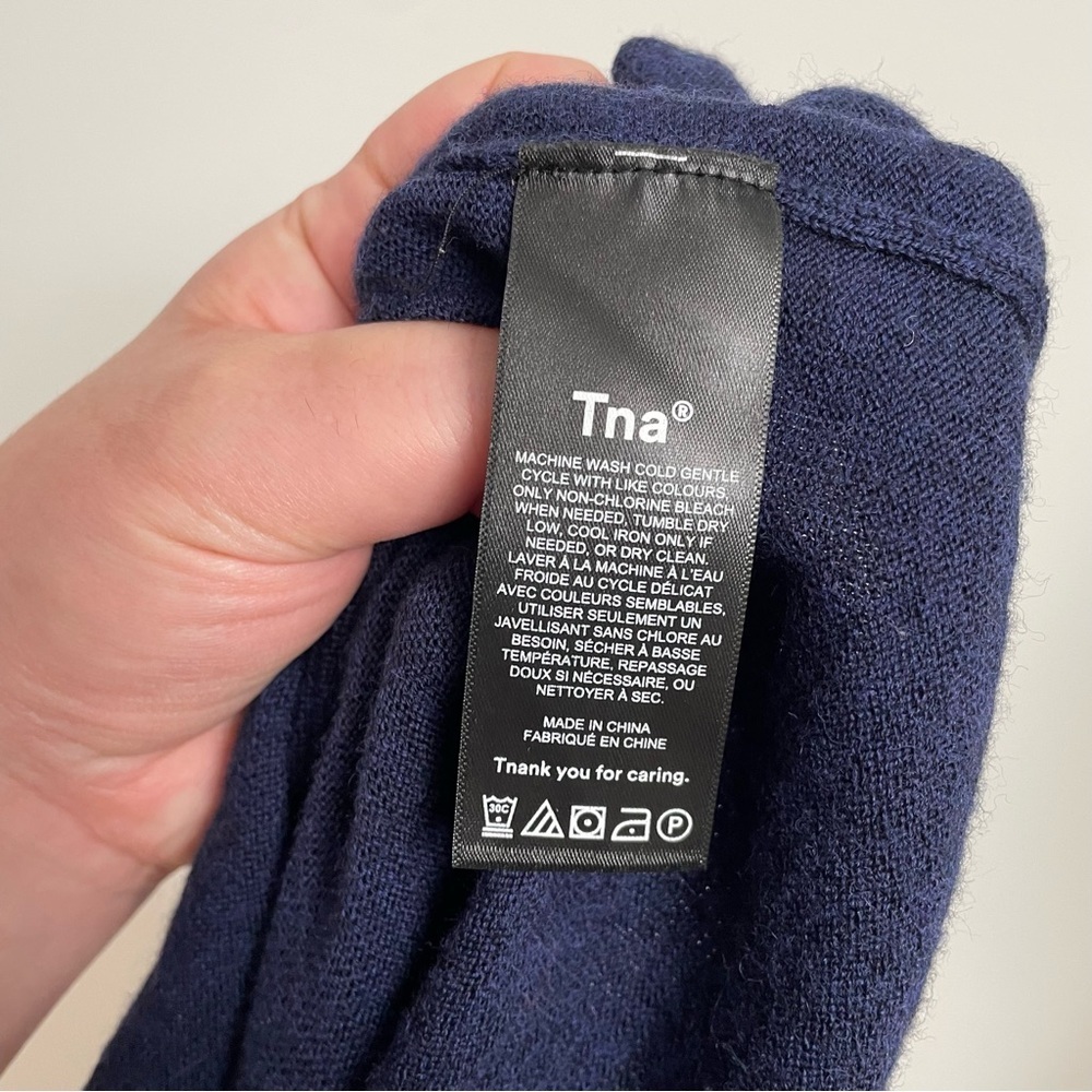 Aritzia TNA 100% Merino Wool Navy Blue Knit Hoodie Size Medium - Picture 6 of 7